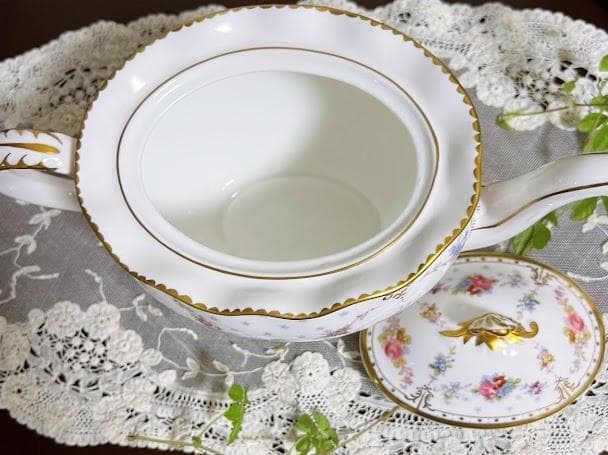 ロイヤルアントワネットティーポットM