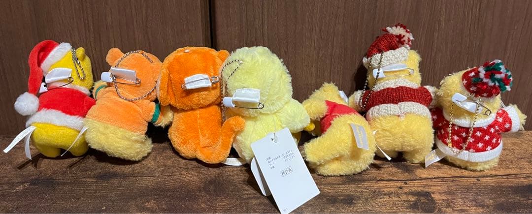 お値下げ【ディズニーランド限定】くまのプーさん　　ぬいぐるみバッジ　【美品】