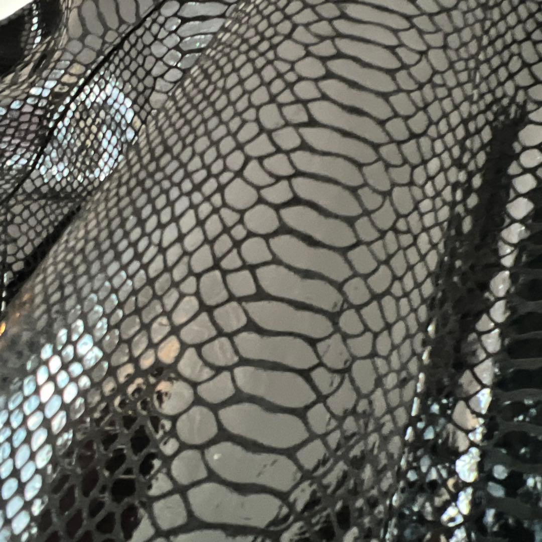 【TOM Chan】レザージャケット　パイソン型押し豚革　エナメルジップ