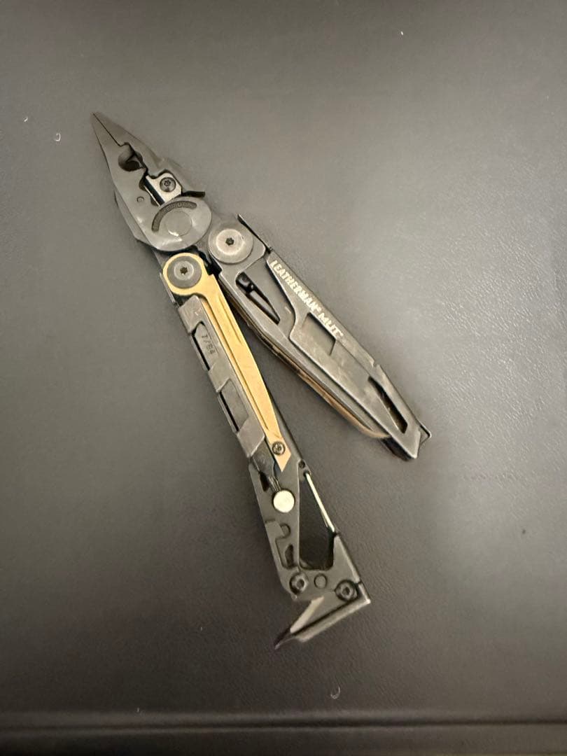 個人装備 LEATHERMAN MUT EOD