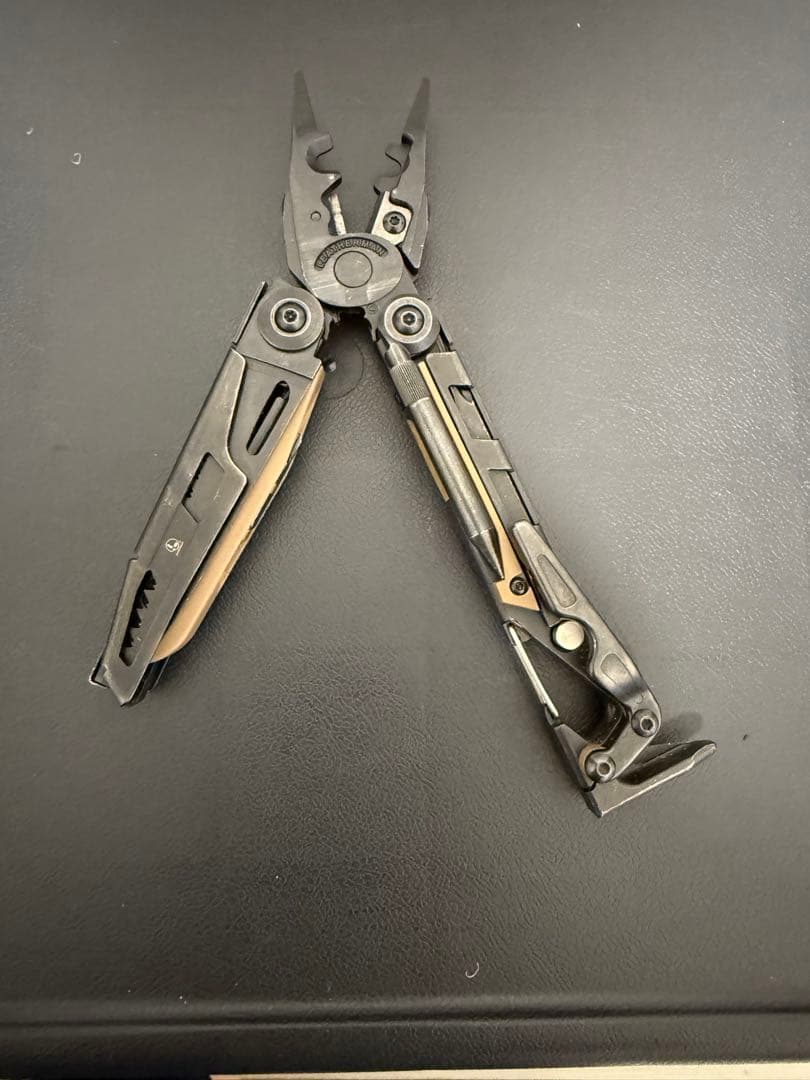 個人装備 LEATHERMAN MUT EOD