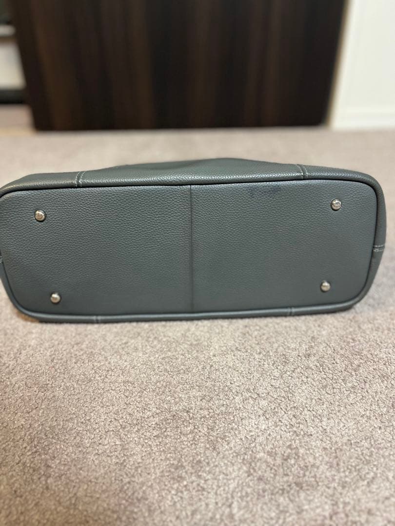 バーニーズニューヨーク　レザートートバッグ　グレー