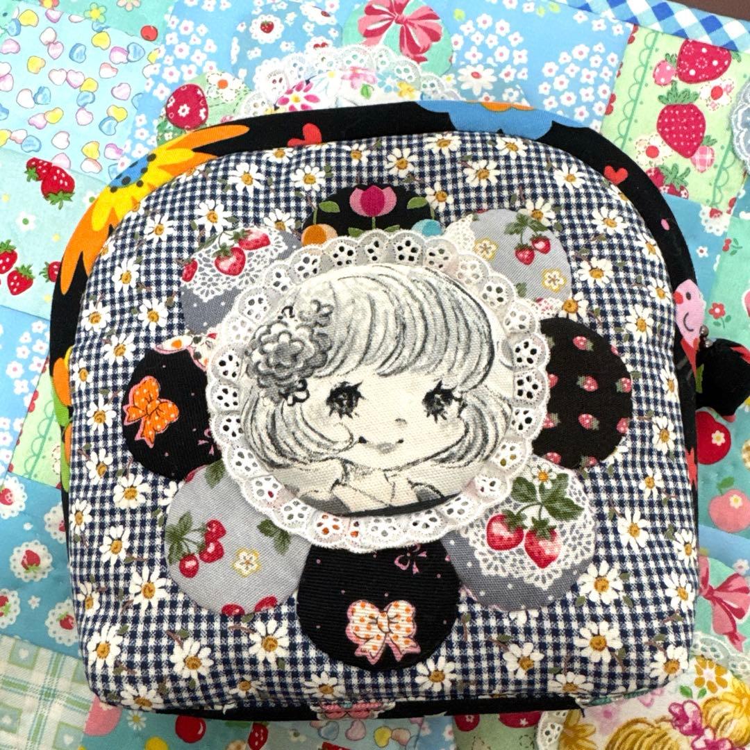 ウサギ様・ロマンズアイタペストリー1点・ポーチ1点