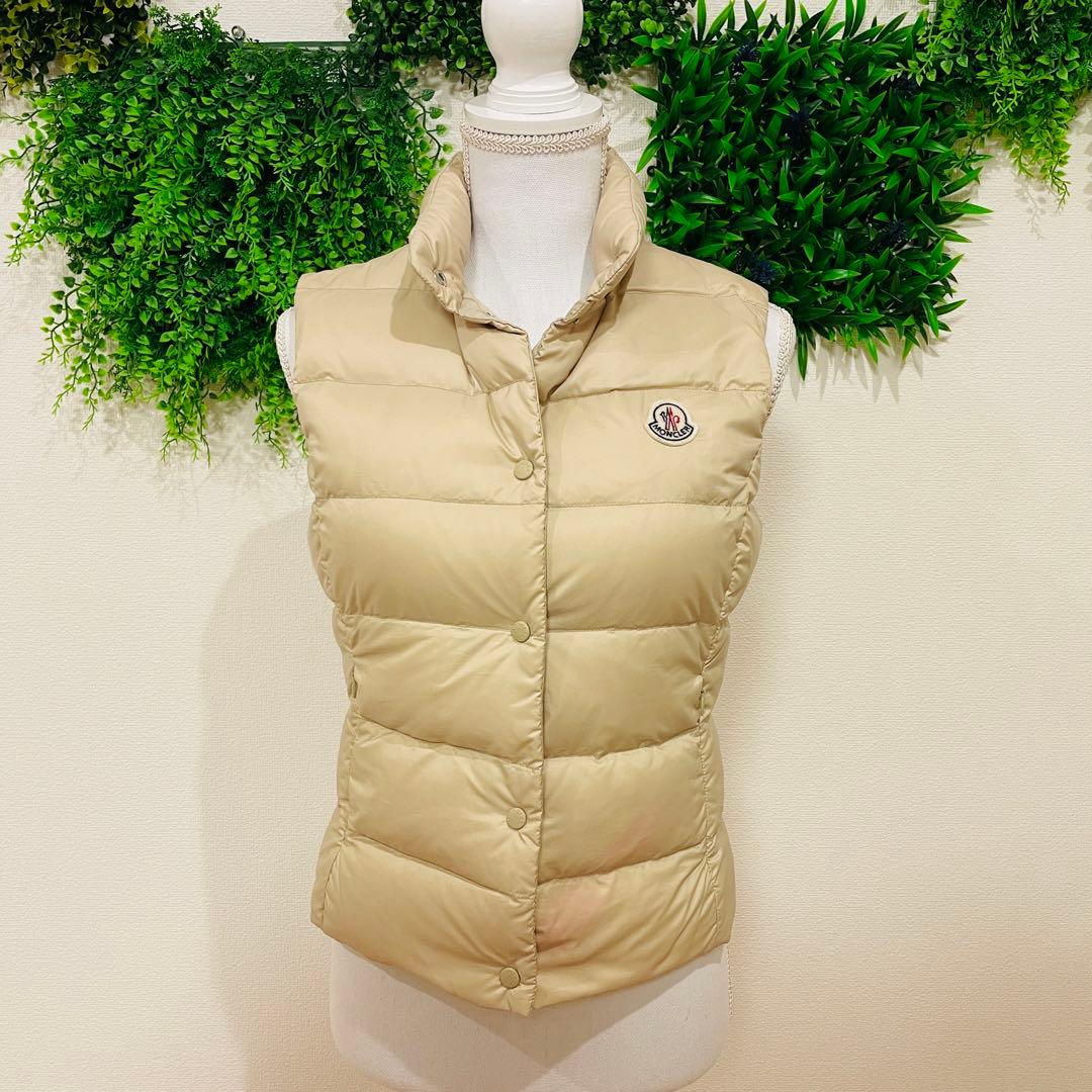 ⭐️モンクレール ダウンベスト 胸元ロゴワッペン インナーダウン