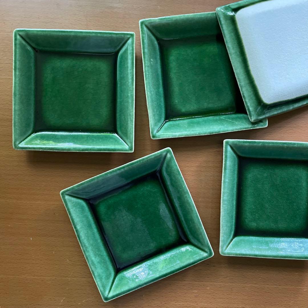 ソヨゴさま専用　　織部釉角皿（12.５cm×12.5cm×1.7cm）5枚