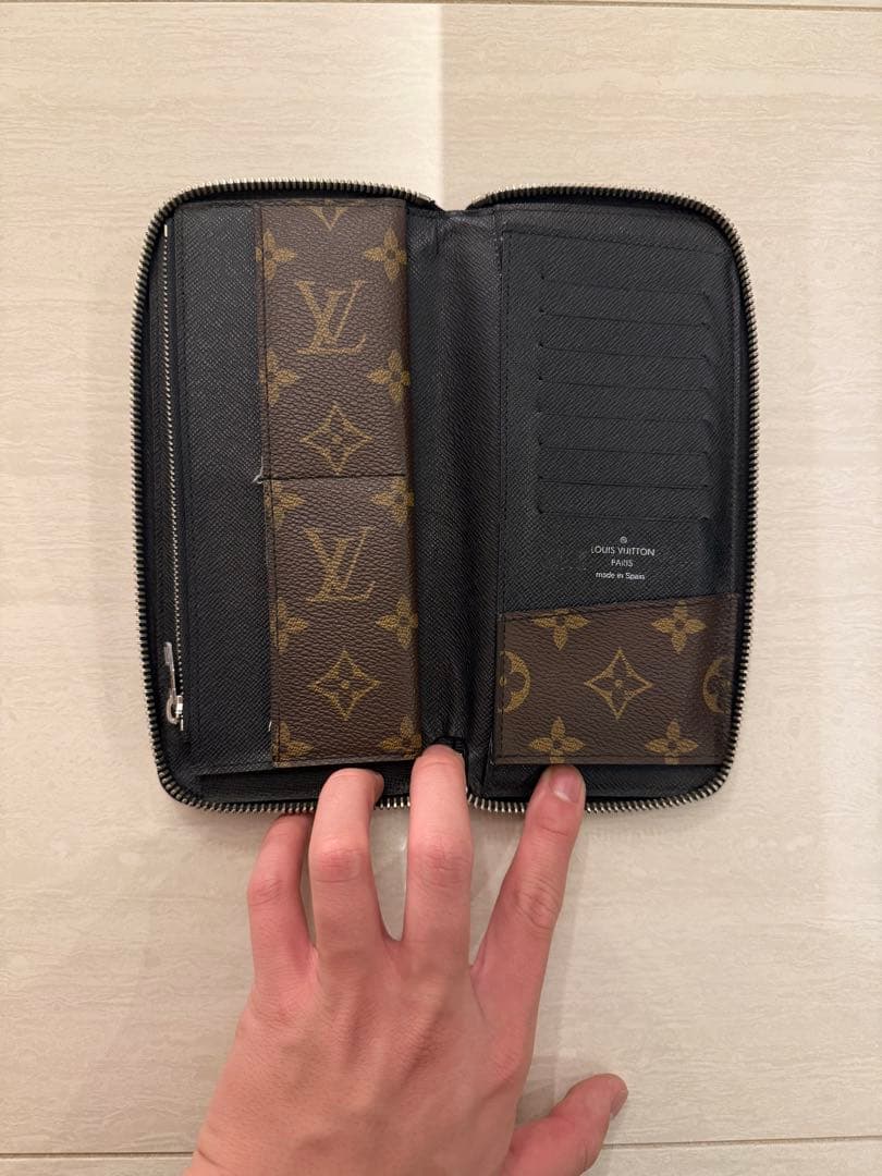 LOUIS VUITTON ヴェルティカル マカサー ジッピーウォレット　財布