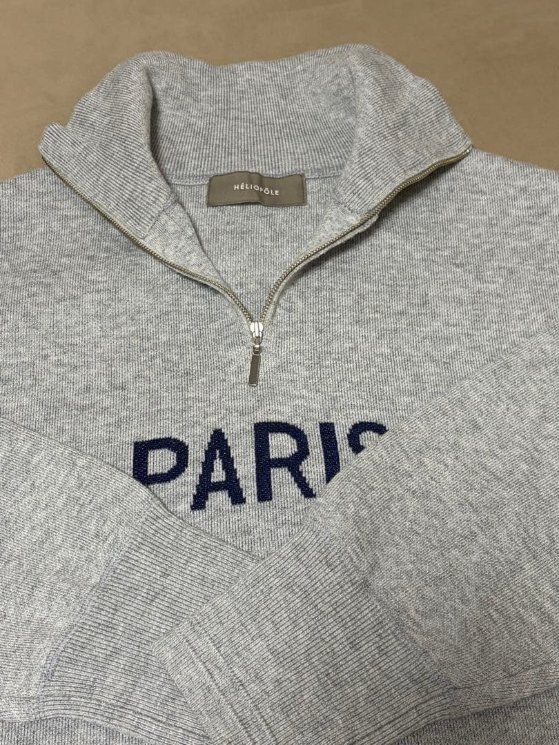 エリオポール　スタンドカラーロゴニット