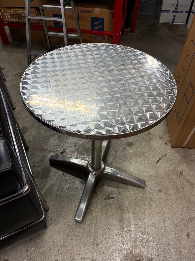 アルミ製円形テーブル ダイヤモンドパターン