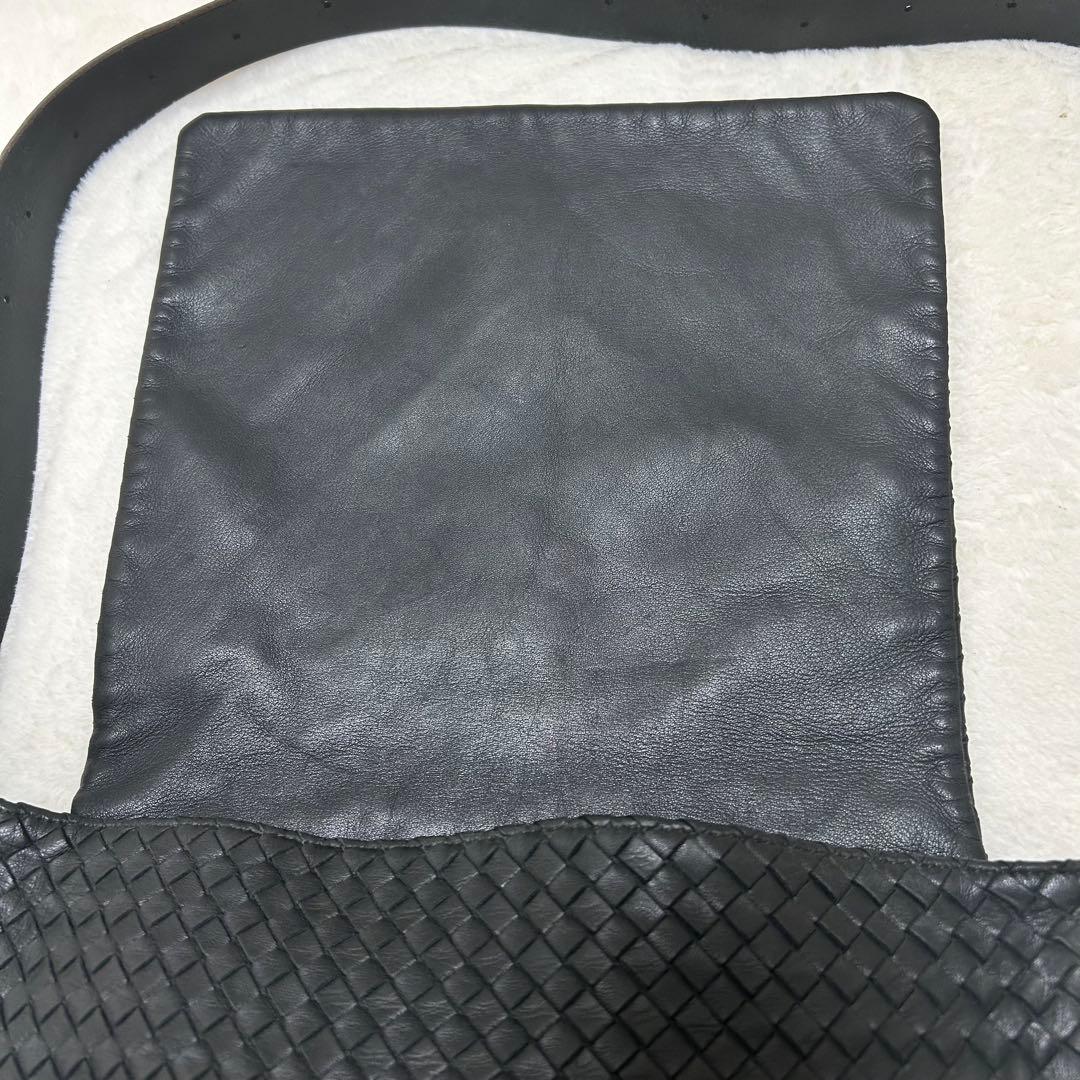 【美品】ボッテガヴェネタ イントレチャート メッセンジャーバッグ ブラック