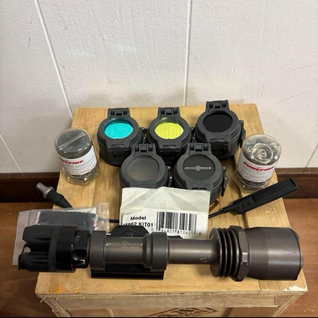 米軍実物　SUREFIRE M962 WEAPON LIGHT SYSTEM