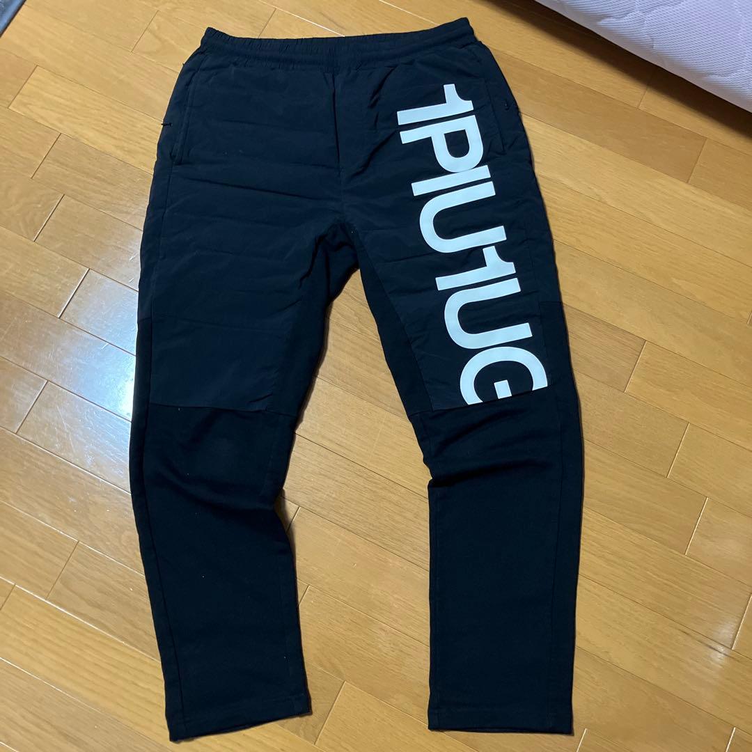 【1PIU1UGUALE3 RELAX】ビッグロゴパデッドパンツ