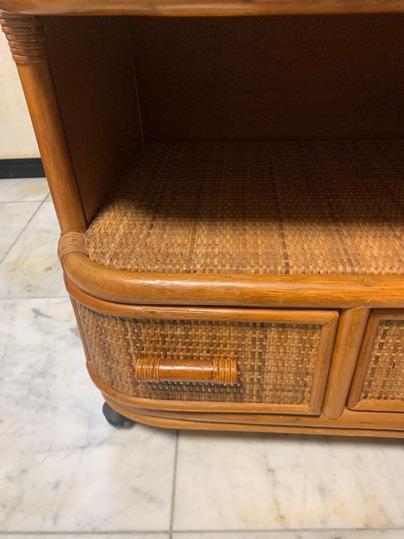 昭和レトロ★キャスター付きラタンのテレビ台　天板回転式で便利　籐　テレビ台