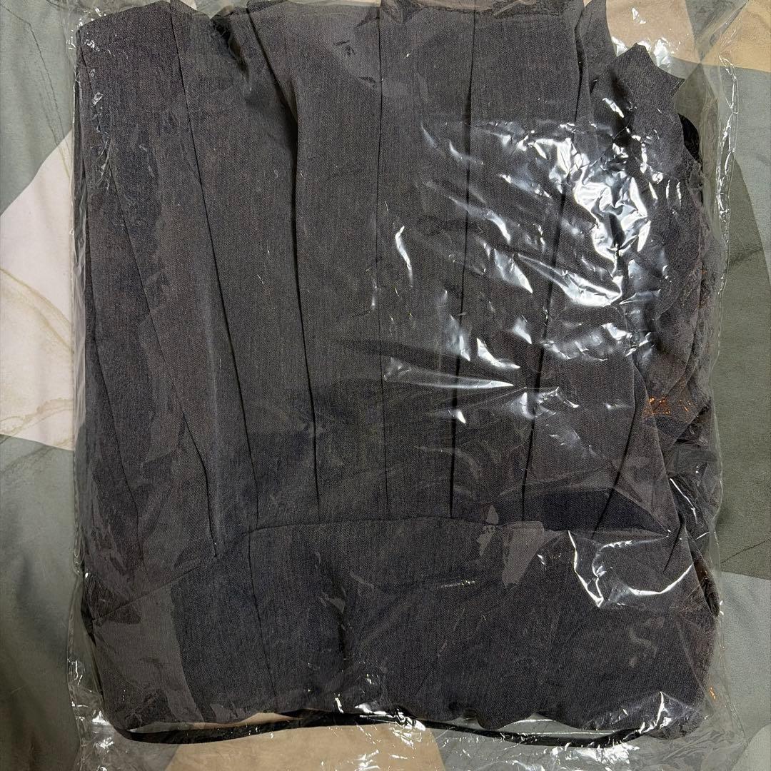 【新品】pium カットアウトレイヤードプリーツミニワンピ チャコール