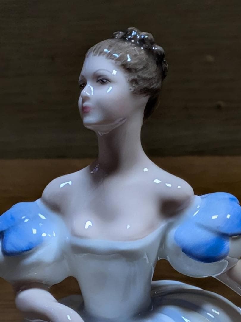 i2 ロイヤルドルトン ベアトリス 陶器人形