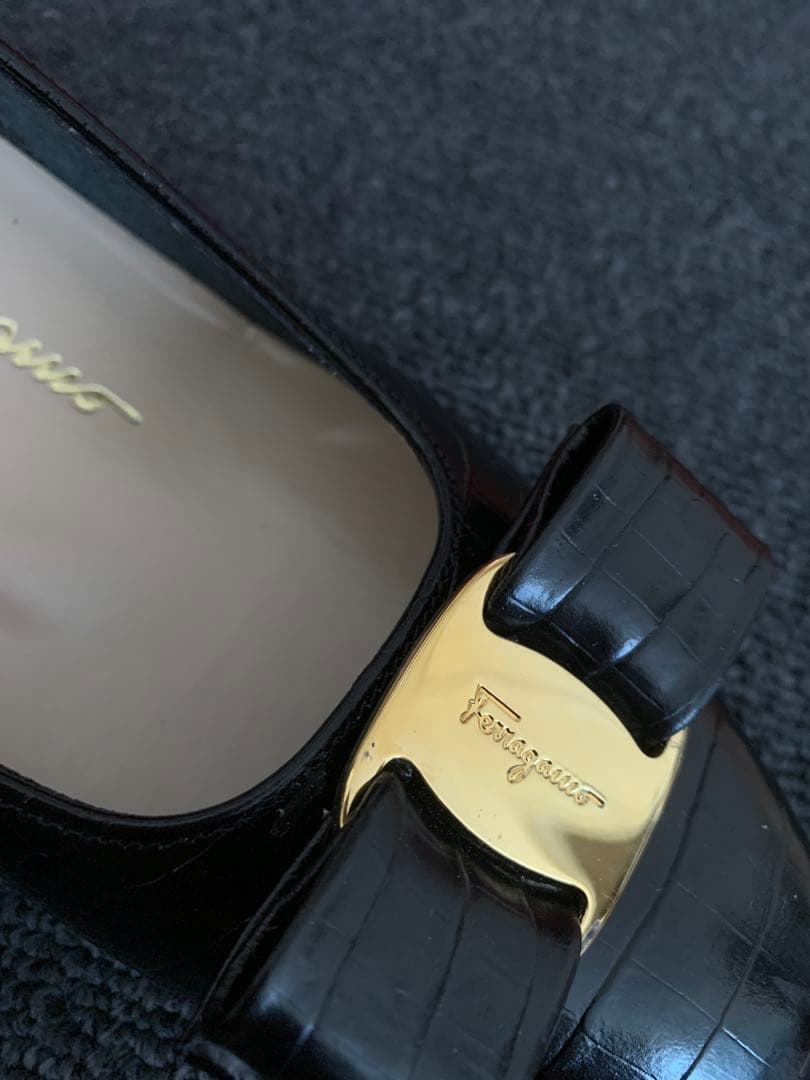 【超美品】Salvatore Ferragamo VARAパンプス ブラック