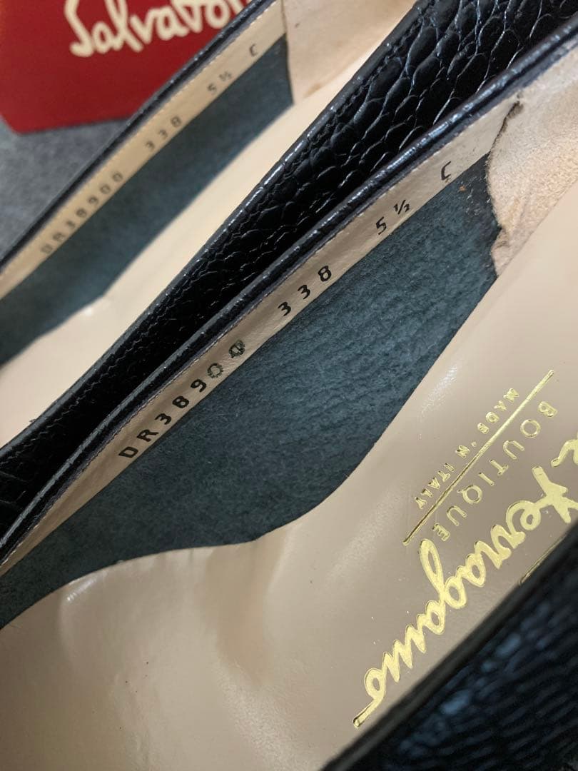 【超美品】Salvatore Ferragamo VARAパンプス ブラック