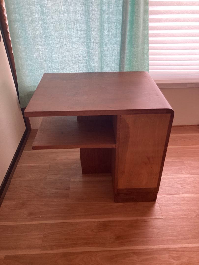 木製サイドテーブル 棚、扉付き ブラウン