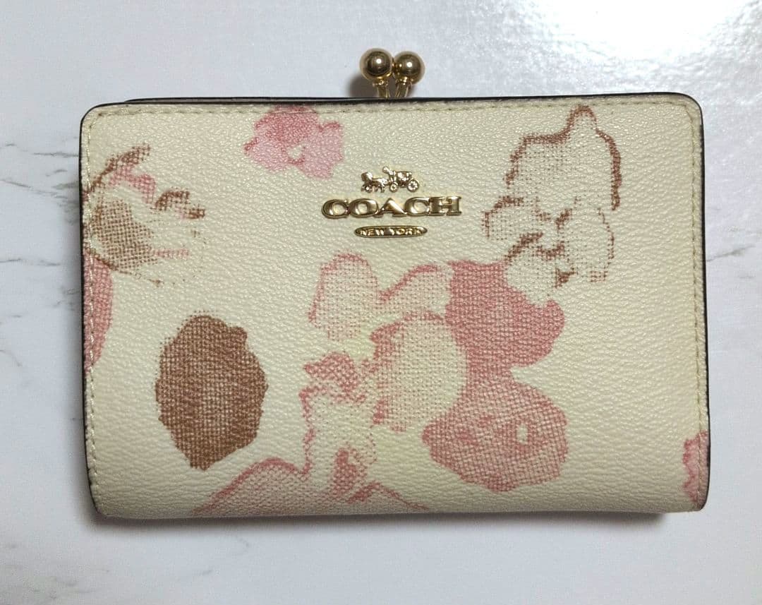 COACH キスロック ミディアム ウォレット　フローラル プリント