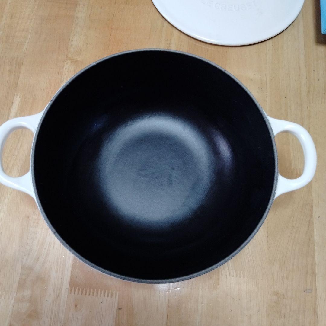 ルクルーゼ 　両手鍋　22ｃｍ