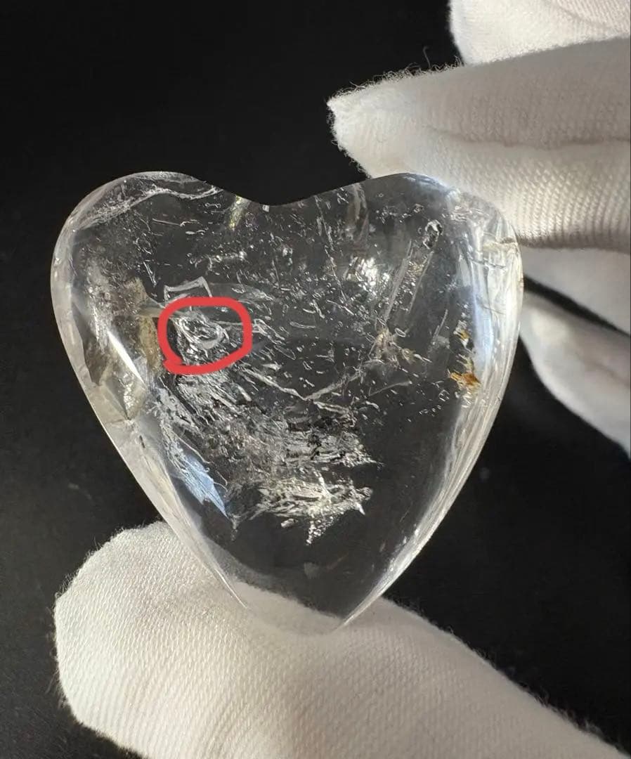 虹入り透明　水入りハート型水晶　エレスチャル 黒い流砂、古代水入り（2箇所）