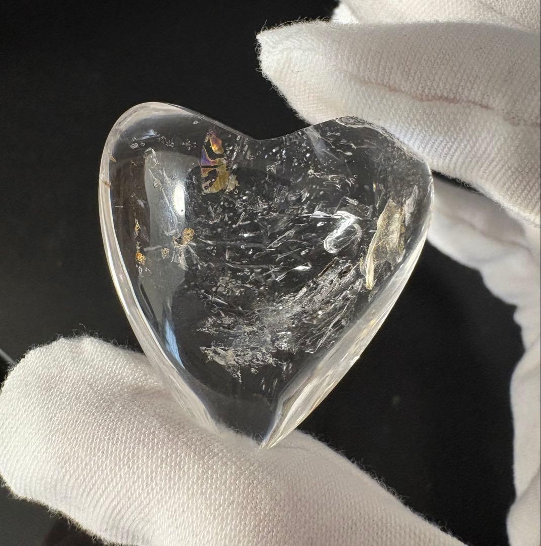 虹入り透明　水入りハート型水晶　エレスチャル 黒い流砂、古代水入り（2箇所）