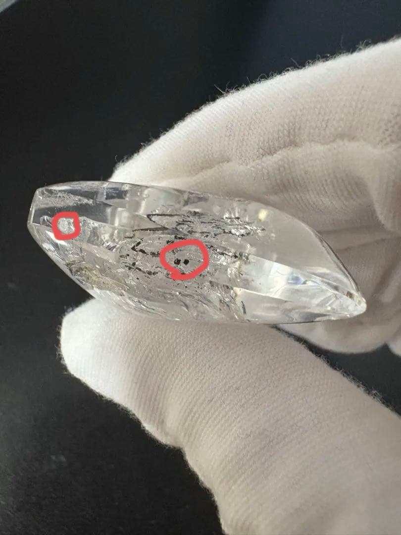 虹入り透明　水入りハート型水晶　エレスチャル 黒い流砂、古代水入り（2箇所）