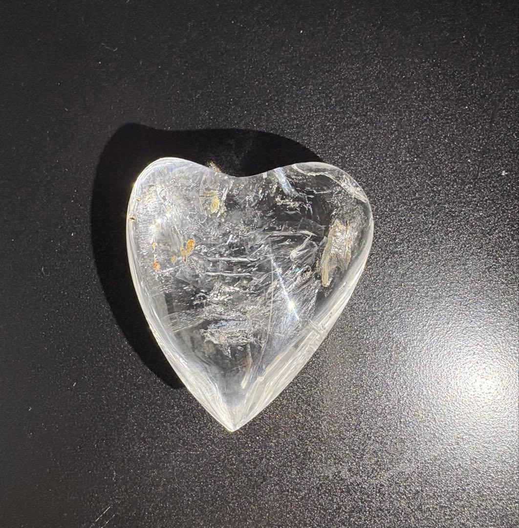 虹入り透明　水入りハート型水晶　エレスチャル 黒い流砂、古代水入り（2箇所）