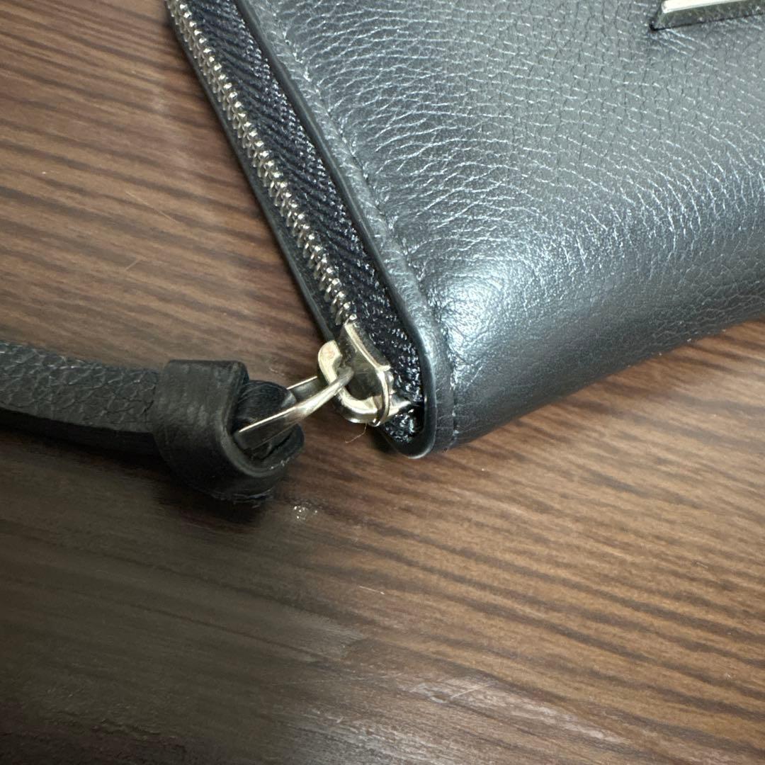 LOUIS VUITTONロックミージッピーパースケース