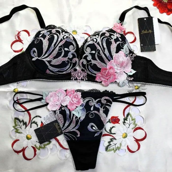 新品☆ワコール☆サルート☆６６Ｇ・リオのカーニバル☆ＢＬ☆Ｄ７０＆ソングＭ