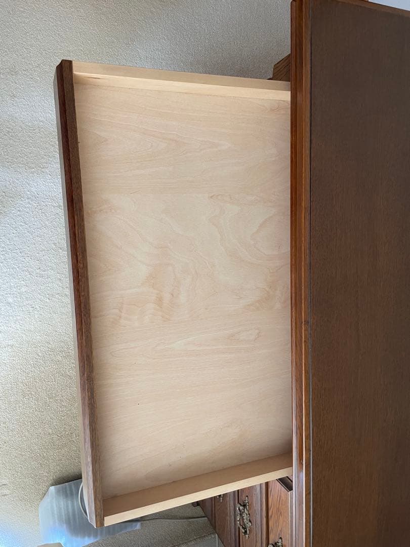 アンティークな勉強机になります。 値段交渉可能です。