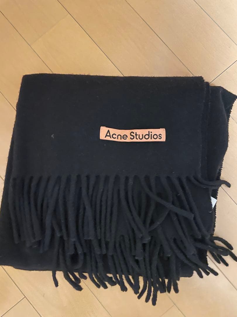 Acne Studios 黒 フリンジマフラー