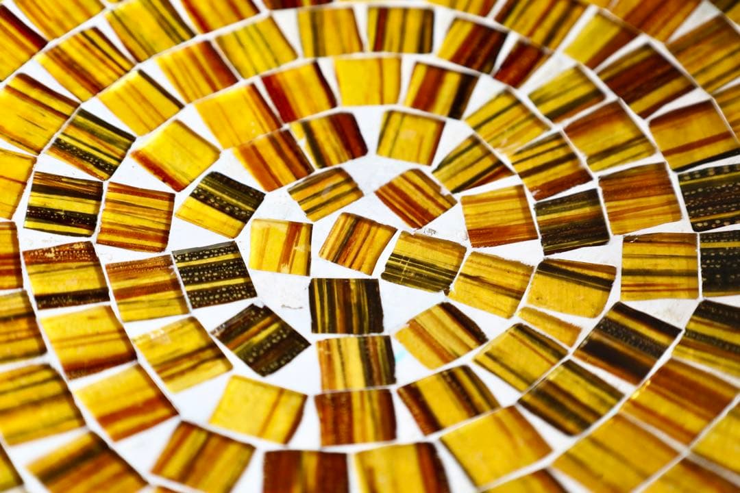 シンガポール雑貨・大皿・飾皿【モザイクガラス　プレート　ボウル　金色】