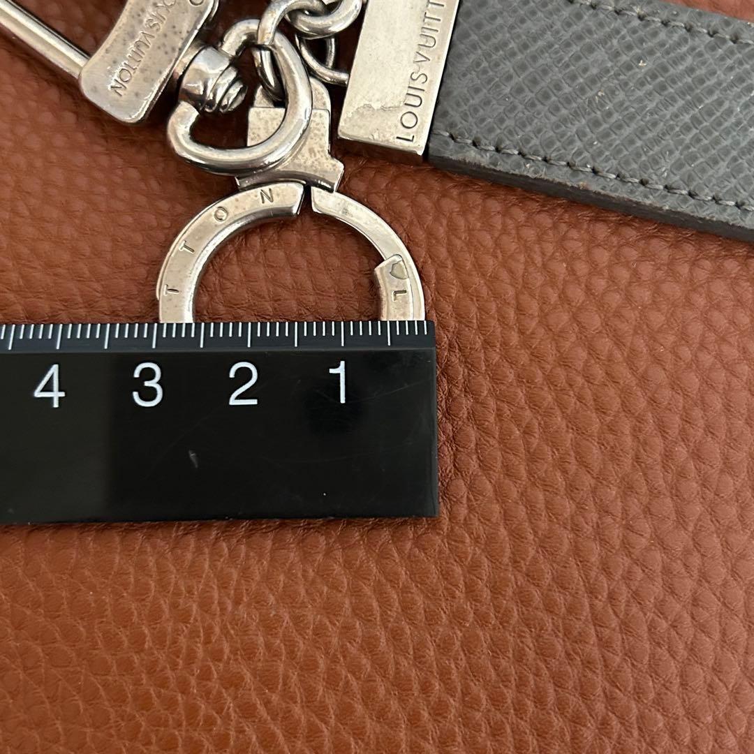 正規品 ルイヴィトン レザー キーホルダー チャーム 使用感あり