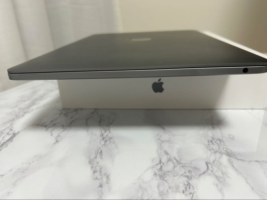 MacBook Pro 13. 2021年購入