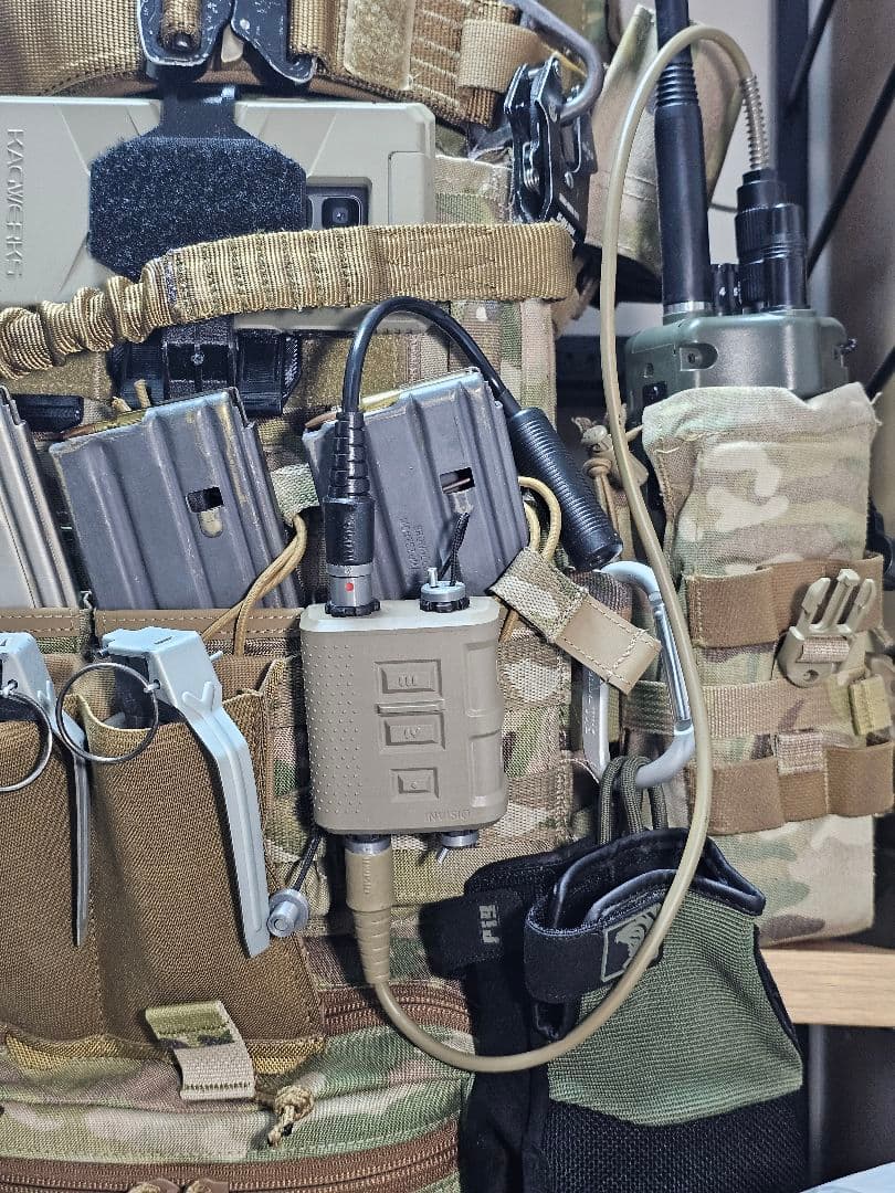 INVISIO V60 PTTのダミーモデル+ケーブル追加