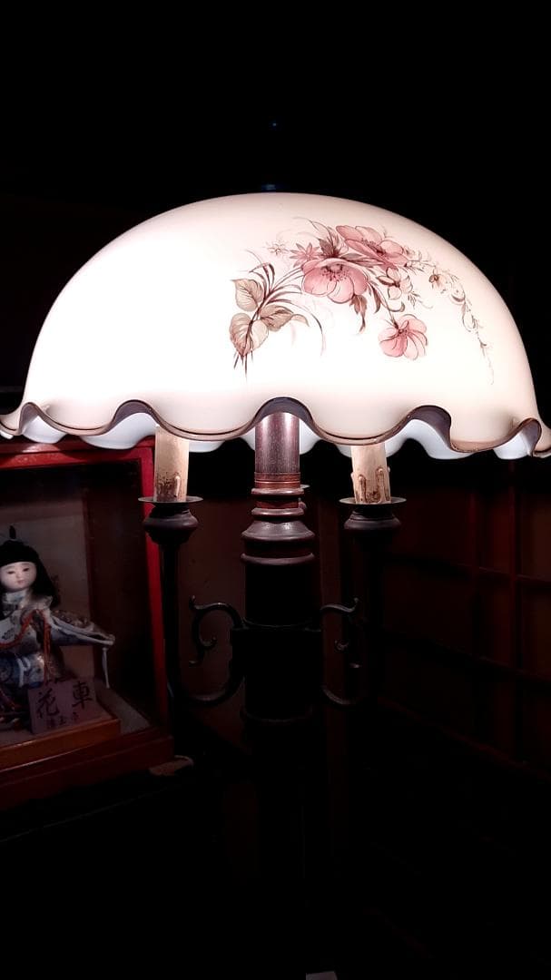 30年前に新築祝いで頂いたアンティークスタンランプです。