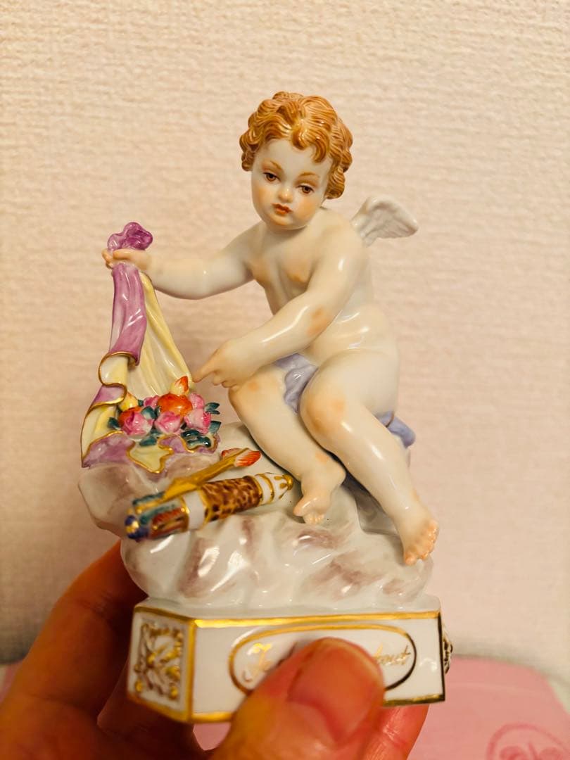 マイセン　フィギュリン　箴言の天使　『愛こそ全て』　天使人形　愛の格言シリーズ