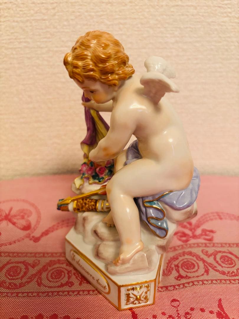 マイセン　フィギュリン　箴言の天使　『愛こそ全て』　天使人形　愛の格言シリーズ