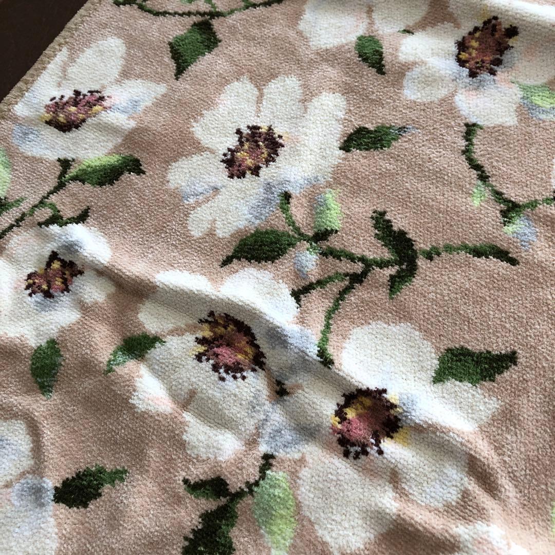 未使用　FEILER プティクロス　ひざ掛け　フェイラー　ベージュ　花柄おくるみ