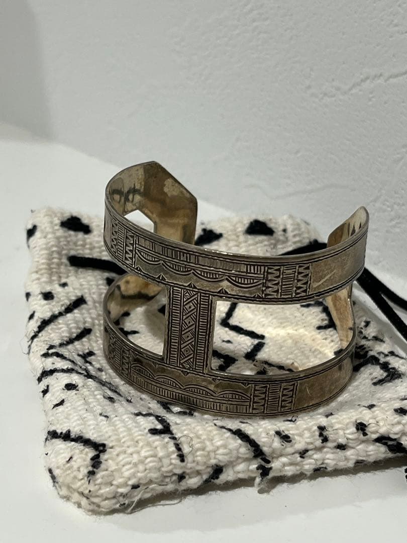 トゥアレグ　ジュエリー　シルバー　H型