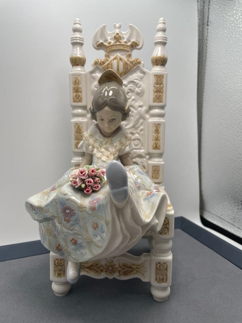 リヤドロ バレンシアの少女（いたずらな少女）