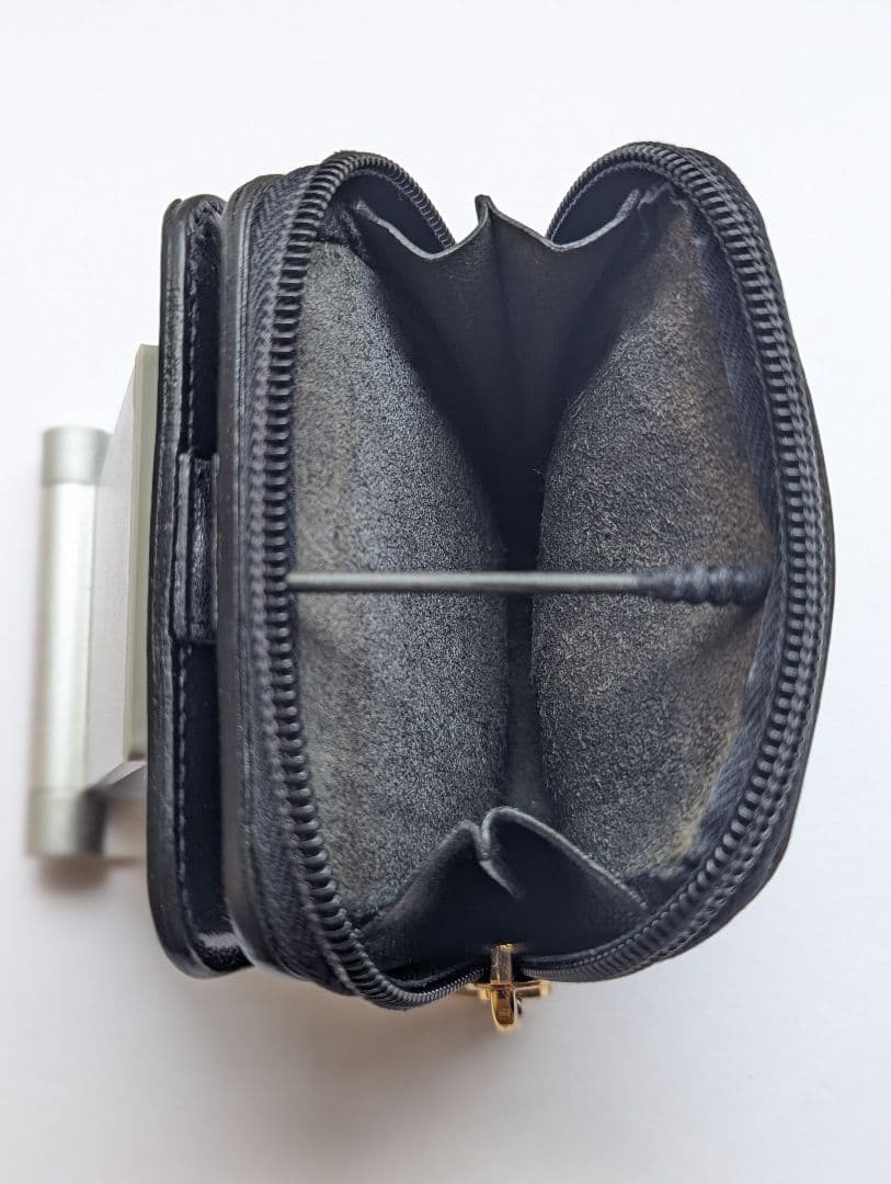 イルビゾンテ スクエアラウンドジップウォレット ブラック シボ加工 男女兼用