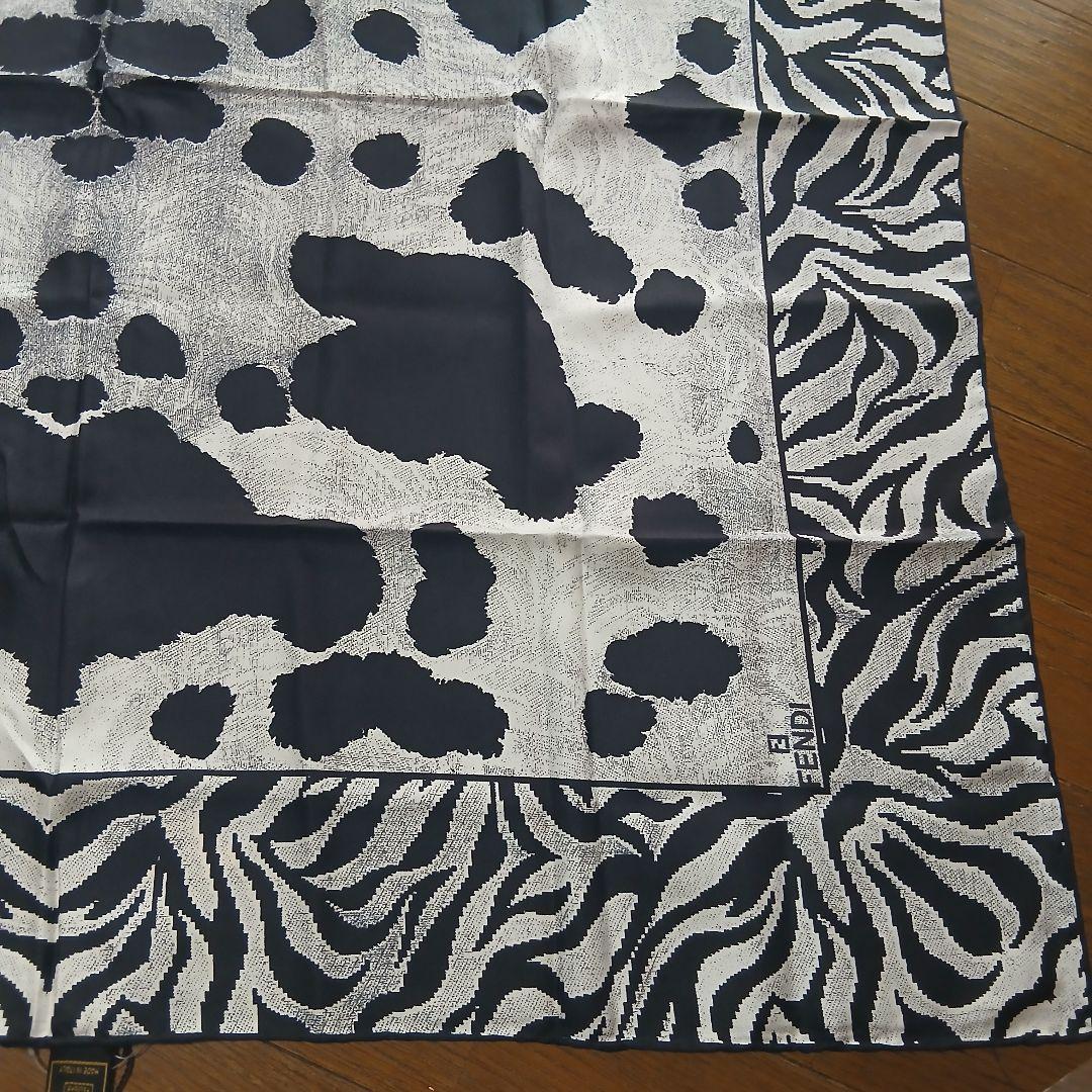 ✨専用✨FENDI　フェンディ　ゼブラ柄　牛柄　大判スカーフ　シルク
