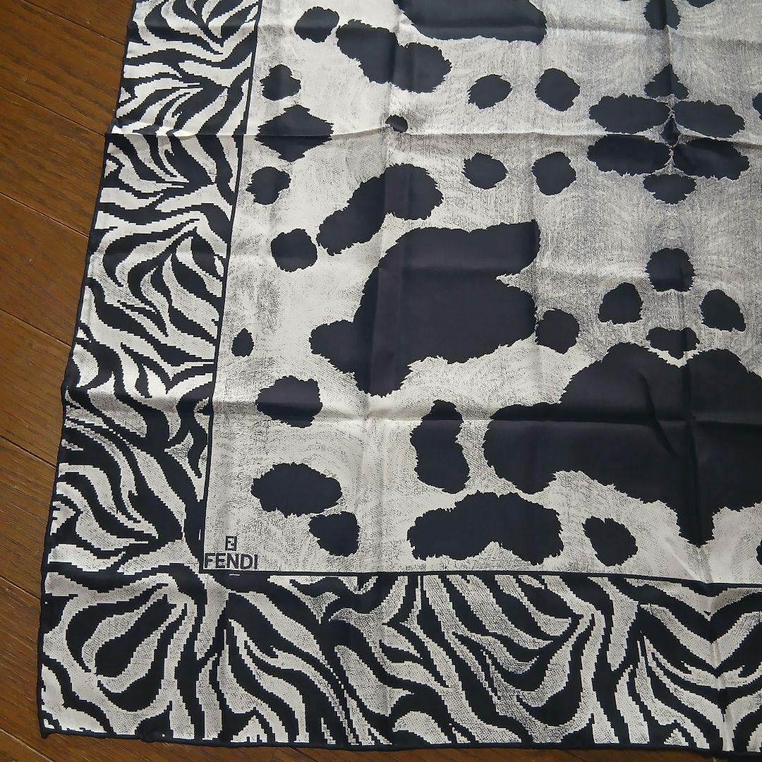 ✨専用✨FENDI　フェンディ　ゼブラ柄　牛柄　大判スカーフ　シルク