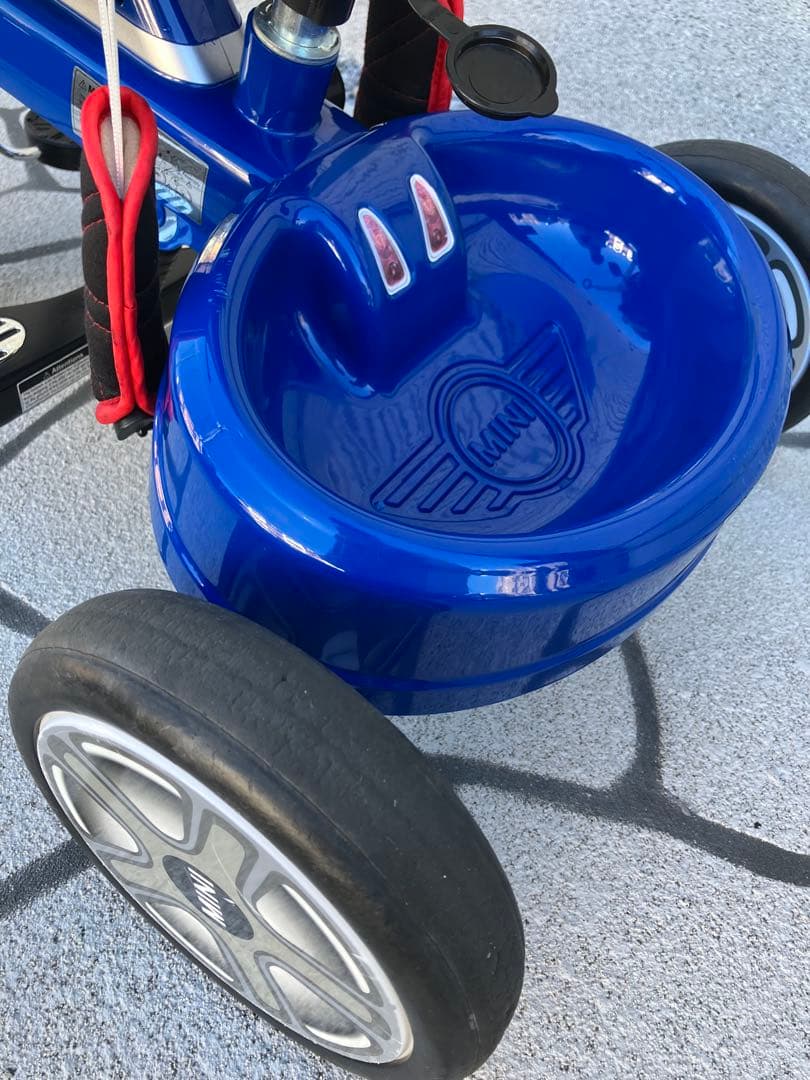 MINIミニクーパー三輪車 青　舵取りバー付