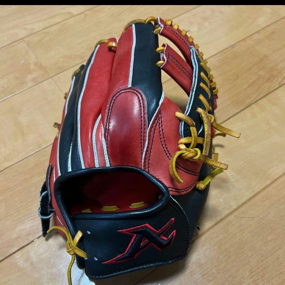 軟式野球グローブ 赤と黒 アトムズ