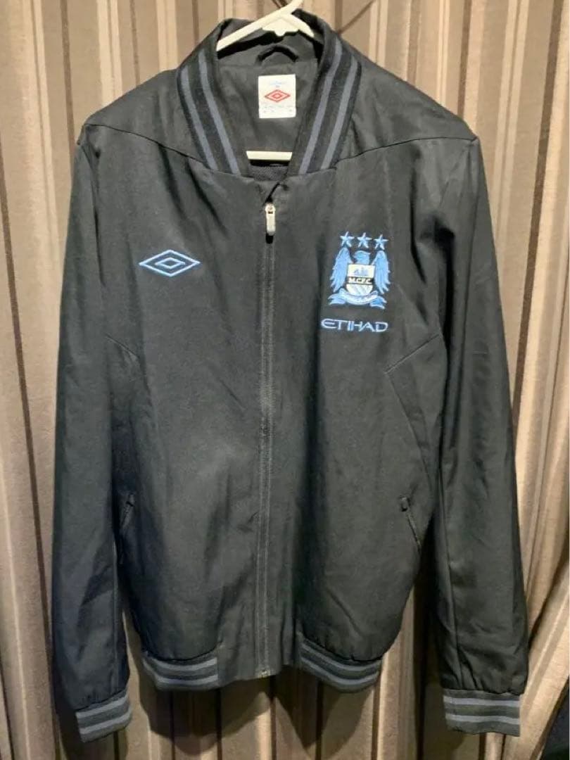 希少　旧エンブレム　優勝マンチェスターシティ　アンブロ　トラックジャケット　中古