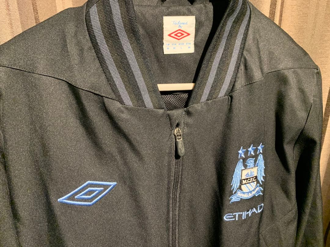 希少　旧エンブレム　優勝マンチェスターシティ　アンブロ　トラックジャケット　中古