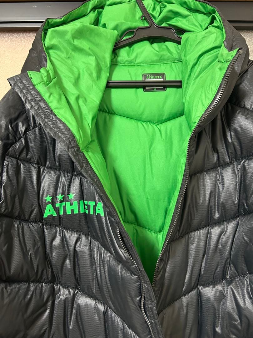 ATHLITA ベンチコート ブラック/グリーン