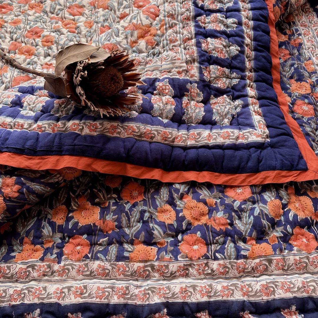 未使用※インド ブロックプリント 中綿入りキルト オレンジフラワー　マルチラグ